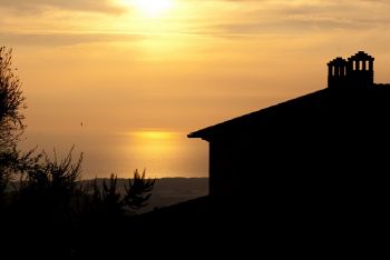 Sonnenuntergang über dem tyrrhenischen Meer
